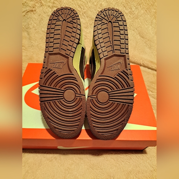 NIKE DUNKS - Picture 6 of 7